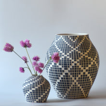Load image into Gallery viewer, Knit Chain Vase